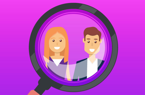 Mujer y hombre bajo una lupa