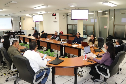Integrantes del INE en sala del Consejo Local durante reunión
